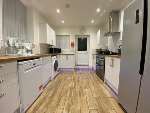 Heaton Park Road Professional Lets Apartment in Newcastle upon Tyne