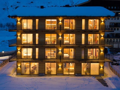 Property building, Facade/entrance, Winter