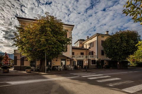 Property building, Neighbourhood, Street view