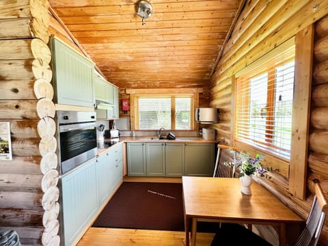 Lindley Log Cabin House in West Lindsey District