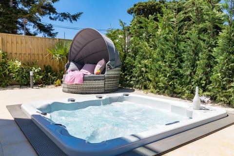 Hot Tub, Balcony/Terrace, Area and facilities