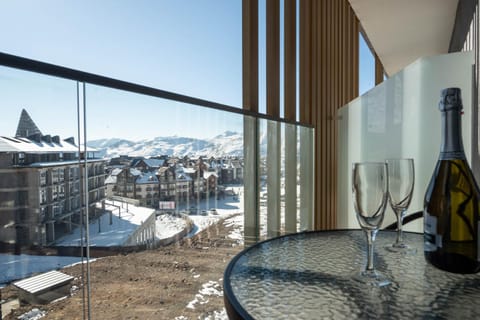 Balcony/Terrace, Mountain view