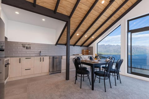 Natural landscape, Kitchen or kitchenette, Living room, Dining area, Mountain view