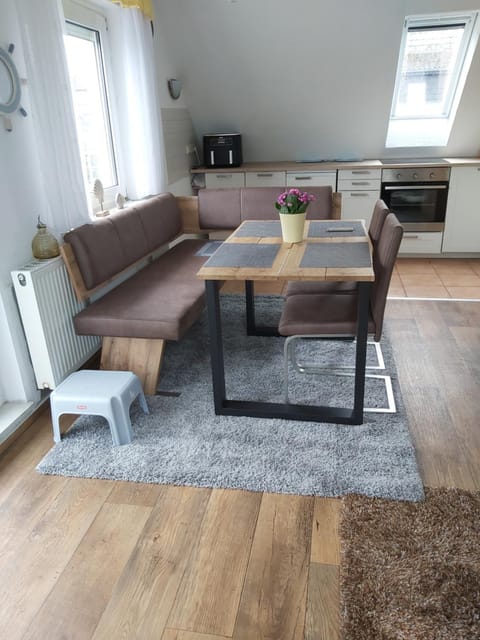 Kitchen or kitchenette, Seating area, Dining area