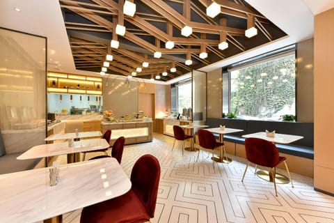 Restaurant/places to eat, Seating area