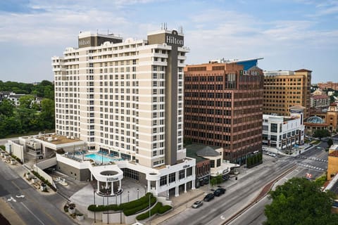 Hilton Kansas City Country Club Plaza Hotel in West Plaza