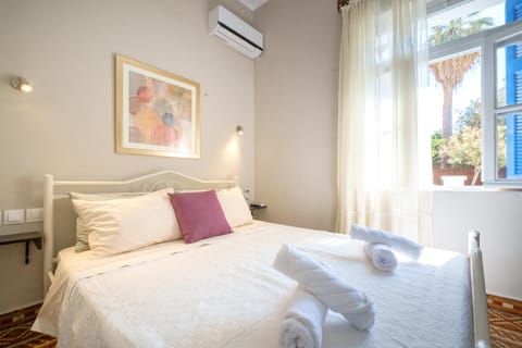 Grandma's Chic Home in Chania Venetian Harbor House in Chania