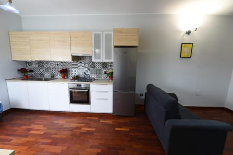 Kitchen or kitchenette, Living room, Seating area, Communal kitchen