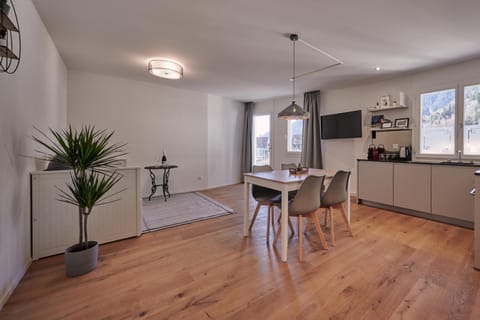 Living room, Business facilities, Seating area, Dining area