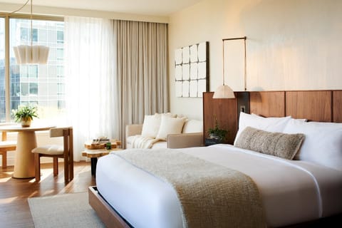 View (from property/room), Seating area, Dining area, Bedroom