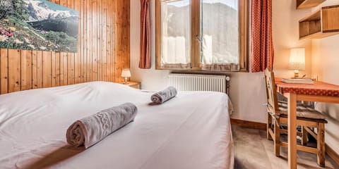 Chalet Les Lauzes - Chalets pour 10 Personnes 88 Chalet in Champagny-en-Vanoise