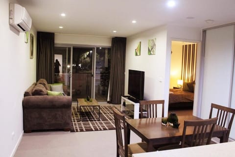 Tranquil, Relaxing Forrest Style Apartment - Braddon CBD Apartment in Canberra