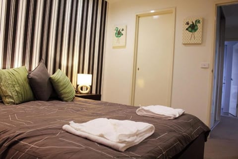 Tranquil, Relaxing Forrest Style Apartment - Braddon CBD Apartment in Canberra