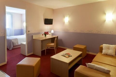 BRIT HOTEL Le Lion d'Or CHINON Hotel in Centre-Val de Loire