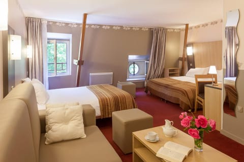 BRIT HOTEL Le Lion d'Or CHINON Hotel in Centre-Val de Loire
