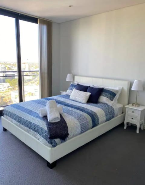 LOCATION LOCATION CITY VIEWS NETFLIX WIFI WINE Apartment in Perth