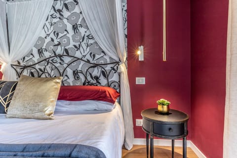 Bed, Night, Decorative detail