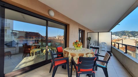 Balcony/Terrace, Mountain view