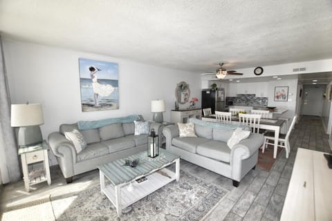 1201 Waters Edge Resort Condominio in Garden City