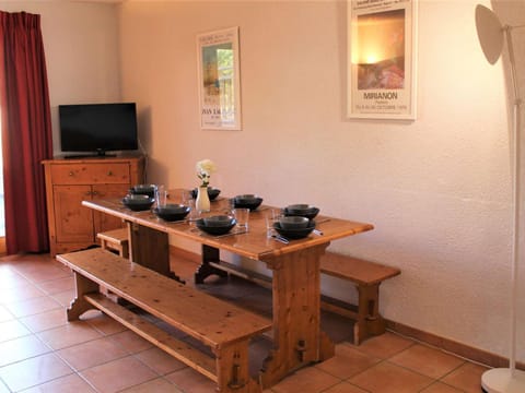 Triplex familial 10 pers, proche pistes et commerces, Vars Les Claux - FR-1-330B-139 Apartment in Piedmont