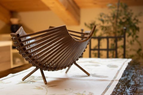 Decorative detail, Seating area, Dining area