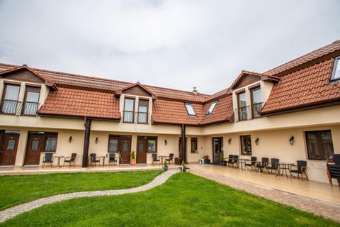 Petrény Borpanzió Bed and Breakfast in Slovakia