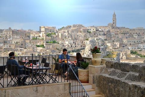 View (from property/room), Balcony/Terrace, Decorative detail, City view, Landmark view, Area and facilities