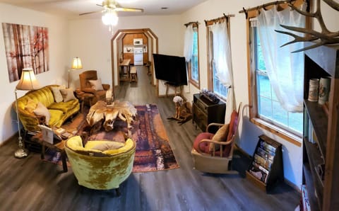Ridge Retreat at Hearthstone Cabins and Camping - Pet Friendly Haus in White County