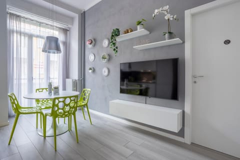 Communal lounge/ TV room, TV and multimedia, Living room, Dining area, Evening entertainment