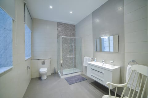 Bathroom, Photo of the whole room