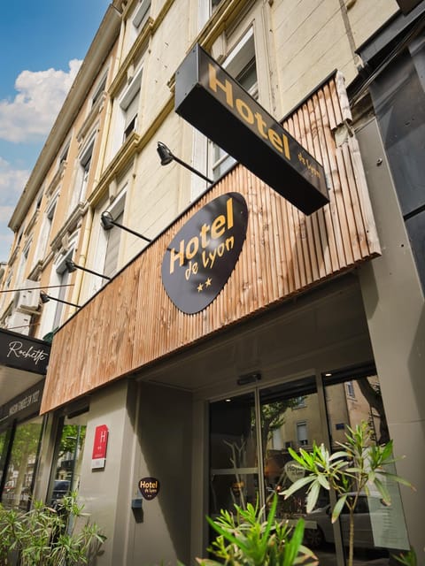 Property building, Street view