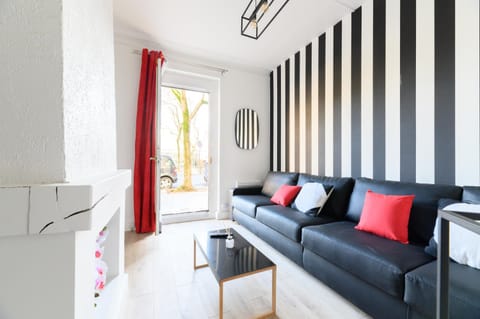 Nightclub / DJ, Seating area