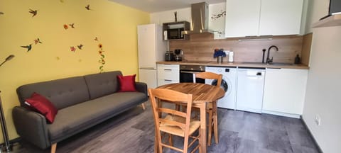Kitchen or kitchenette, Seating area, Dining area, dishwasher, minibar, pet friendly, stove