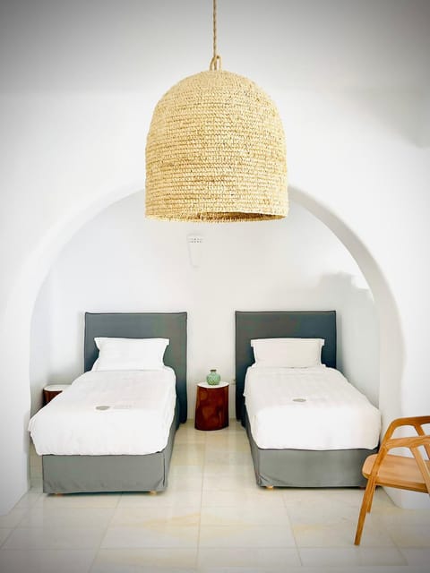 VOTSALO - Semi Based Studio with Indoor Garden - Part Of White Dunes Luxury Boutique Hotel Bed and Breakfast in Paros, Greece