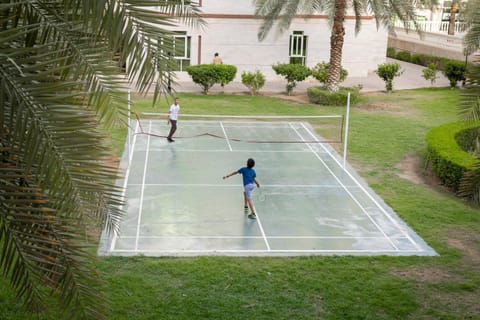 Garden, Tennis court