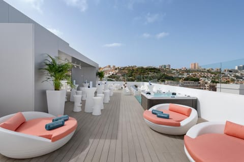 Balcony/Terrace, Entertainment