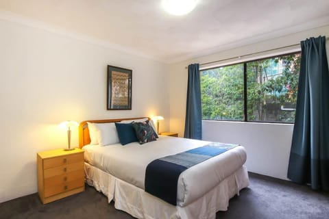 St Lucia 2 Bedroom Apartment Close to UQ and Citycat Condo in Indooroopilly
