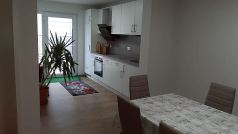Kitchen or kitchenette, Dining area, Communal kitchen