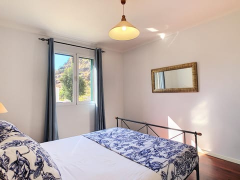 Sea N' Sun Apartment by LovelyStay Condo in Madeira District