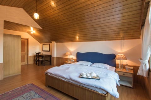StayVista at Jodhpur House with Complimentary Breakfast Chalet in Manali