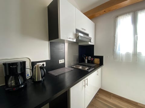 A MANDRIA, appartements avec cuisine 30m2, patio, vue Montagnes et citadelle, 5 minutes à pied du centre ville et des rivières House in Corsica