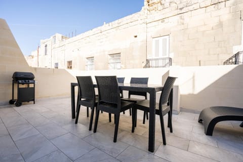 Exquisite 3-bedroom Duplex Penthouse in Valletta Centre Copropriété in Valletta