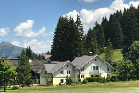 Property building, Neighbourhood