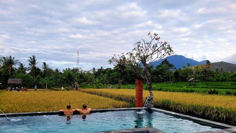 Day, People, Natural landscape, Activities, Swimming pool