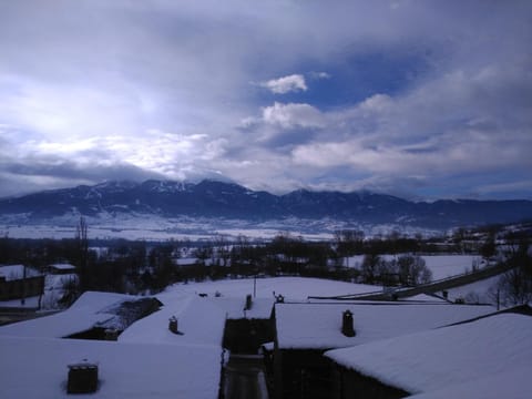 Nearby landmark, Winter, Skiing