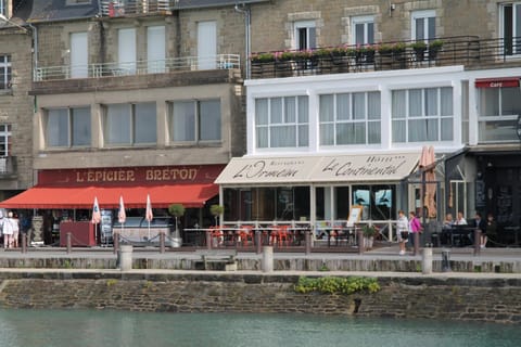 Facade/entrance, View (from property/room)