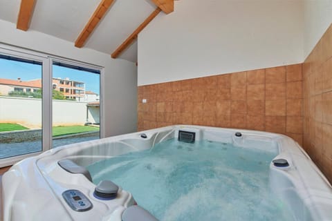 Hot Tub, Spa and wellness centre/facilities