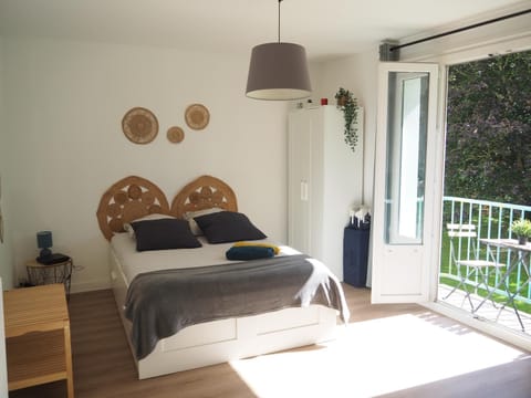 Bed, Balcony/Terrace, Photo of the whole room, Bedroom