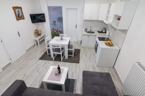 Kitchen or kitchenette, Living room, Seating area