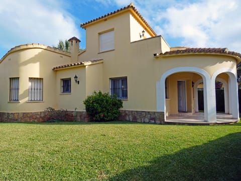 Property building, Facade/entrance, Garden